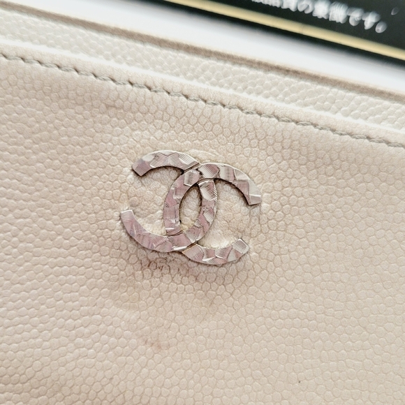 Chanel Caviar Ivory Card Holder Authentic - Picture 8 of 16